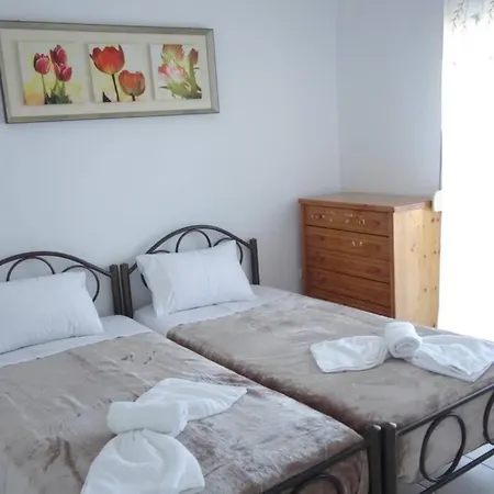 Petra's House פוליכרונו